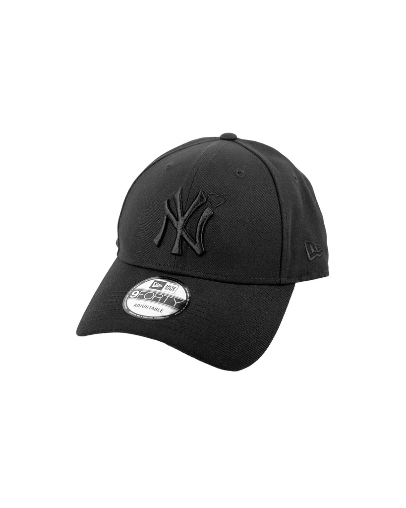 BASICKS | 9 FORTY Yankees Heart Embroidery Cap - black×black ...