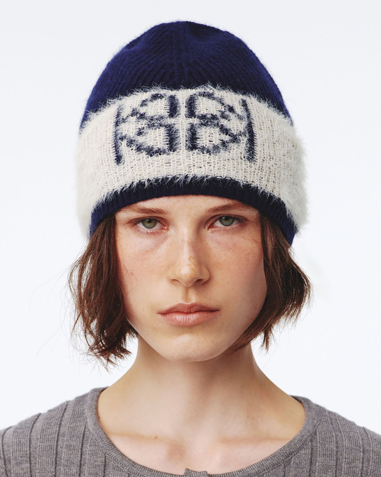 Emblem Knit Beanie UNISEX - navy/ivory