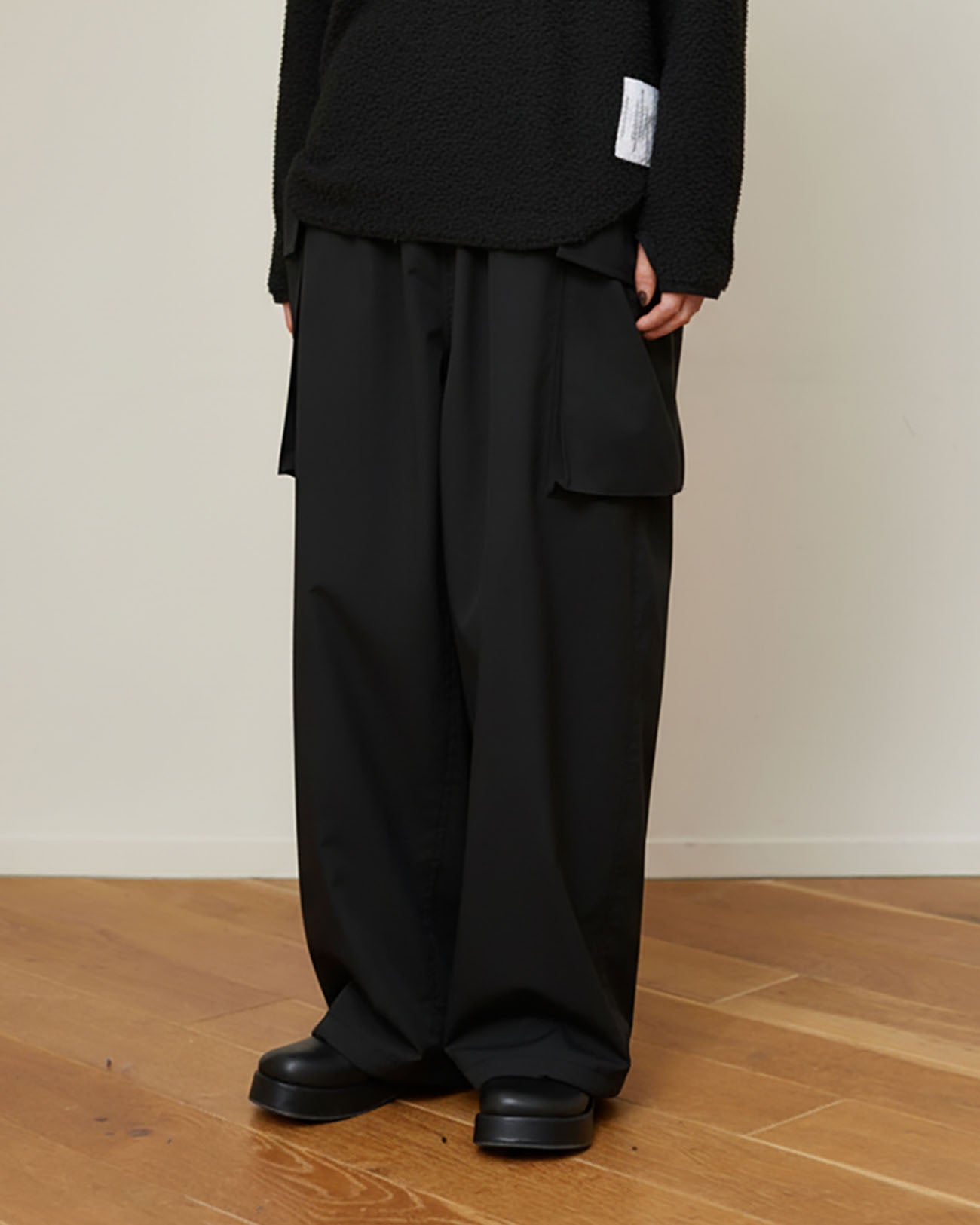 High stretch taffeta gathered pants - black