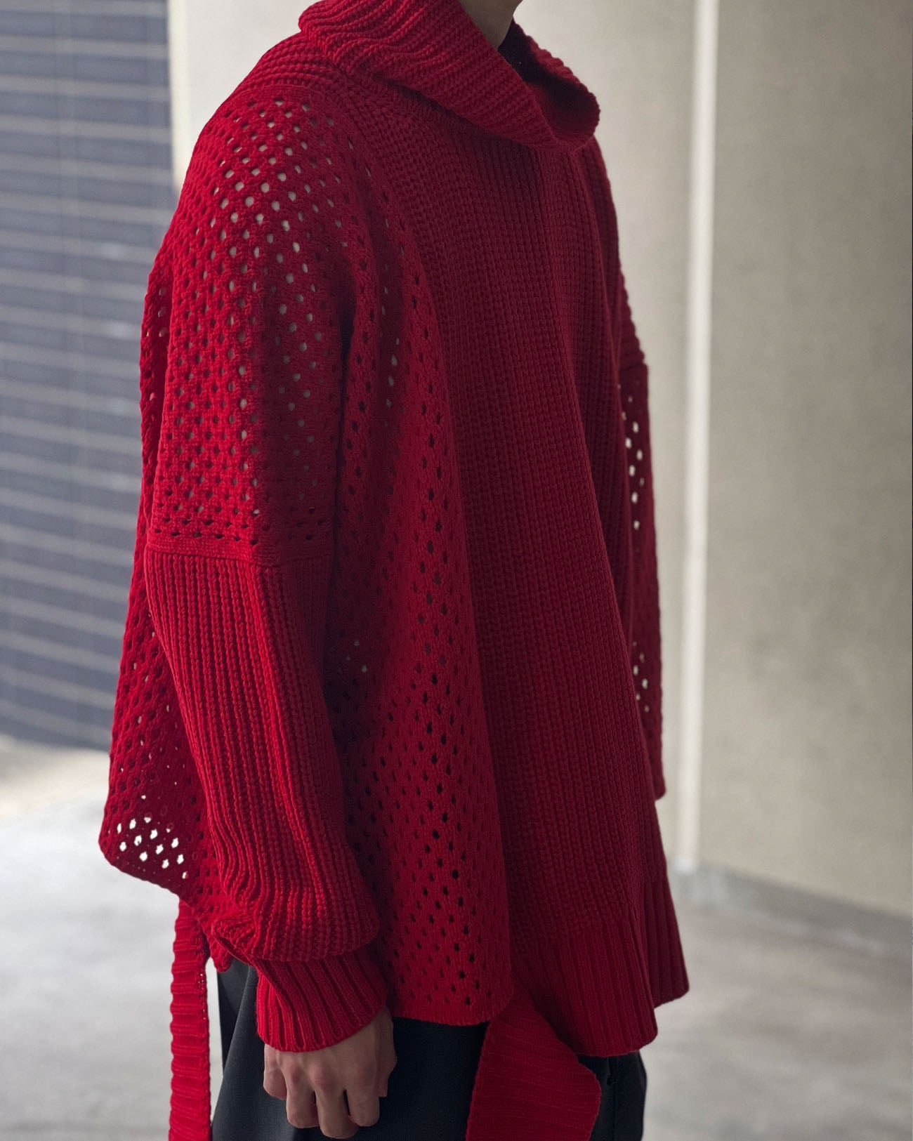 Mesh asymmetry knit - red