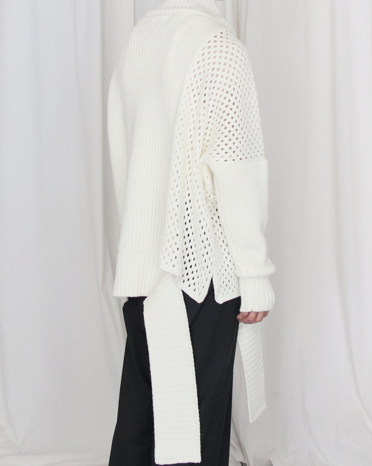 sulvam | Mesh asymmetry knit - white – FAB4 ONLINE STORE